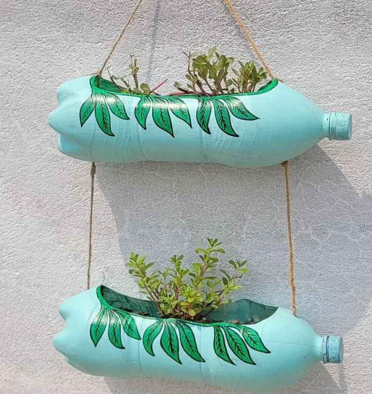Pot Bunga Gantung dari Botol Plastik